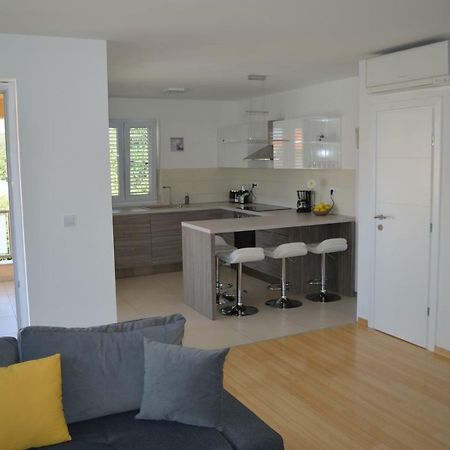 Malinska Apartamento Exterior foto