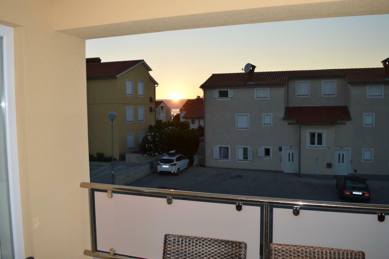 Malinska Apartamento Exterior foto