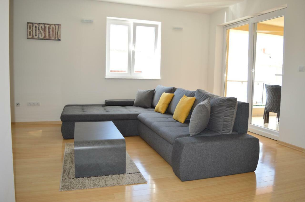 Malinska Apartamento Exterior foto